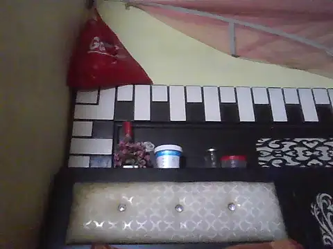 Stubborndesiboy: онлайн-секс-чат