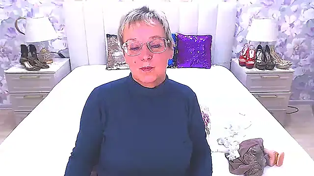 MilfyMommyXX live XXX chat