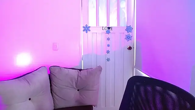 milfrousseのライブXXXチャット