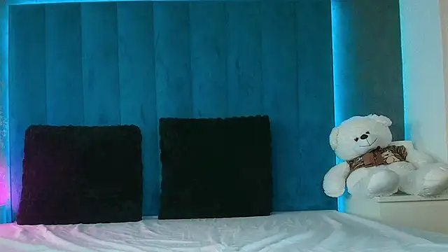 TinyBlair: онлайн-секс-чат