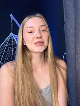 MilaMoone: απευθείας συνομιλία ΧΧΧ