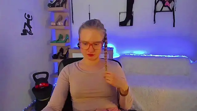 Онлайн чат XXX NancyHottie