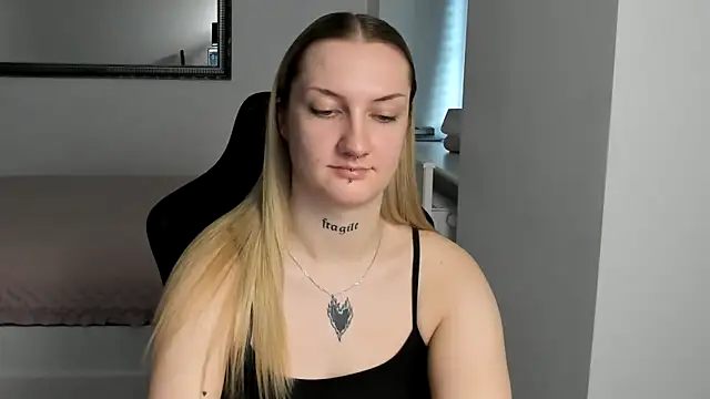 AlexaTease Adlı Modelin Canlı XXX Sohbeti