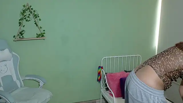 Emerald_Sparkles_ Chat XXX live