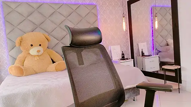 CARO_ADAMS1 Adlı Modelin Canlı XXX Sohbeti