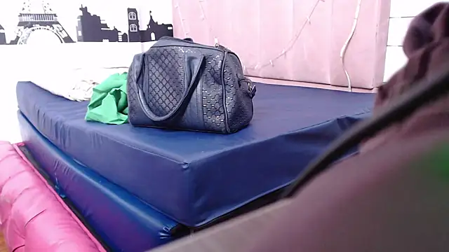 petite_coral Adlı Modelin Canlı XXX Sohbeti