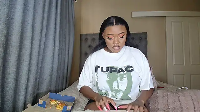 nanababe1 Adlı Modelin Canlı XXX Sohbeti