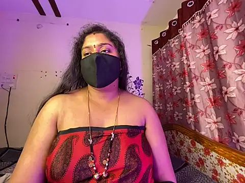 LouleyRanii Adlı Modelin Canlı XXX Sohbeti