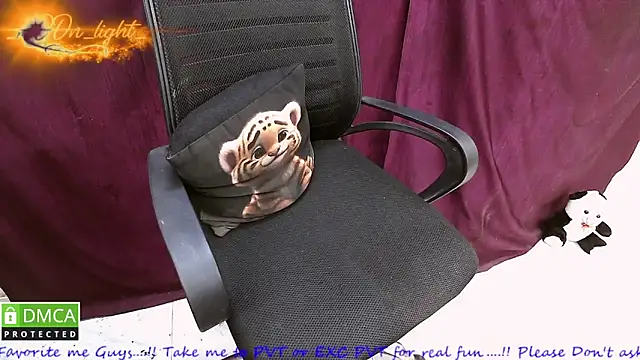 _mOOn_light_ Live XXX Chat