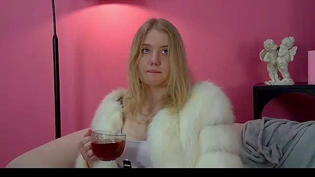 EmilyEvanse Adlı Modelin Canlı XXX Sohbeti