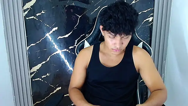 Show modela jamescurly00 na web-kameri