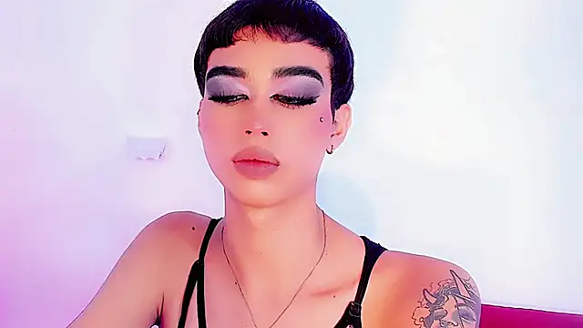 Miss-Saraii's Live XXX Chat