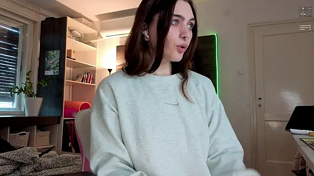 Alisa_Dfm Adlı Modelin Canlı XXX Sohbeti