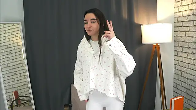 HermilaClap 即時 XXX 聊天