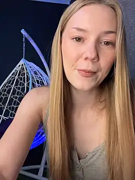 Chatroom XXX en direct de MilaMoone