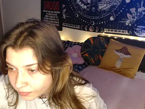 AlienforTwenty's Live XXX Chat