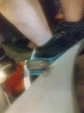 ROBERT0516 élő XXX-chatje