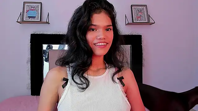 emycarver09 Adlı Modelin Canlı XXX Sohbeti