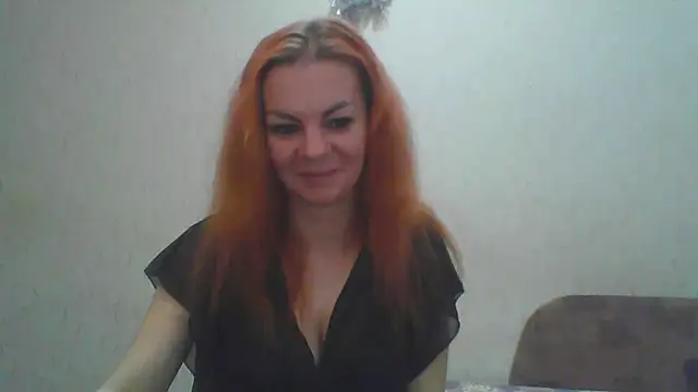 ElluaSmiilee Adlı Modelin Canlı XXX Sohbeti