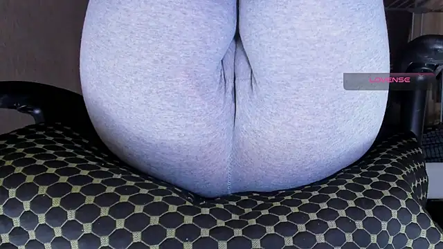 Cameltoe_squirt_inPants' Live XXX Chat