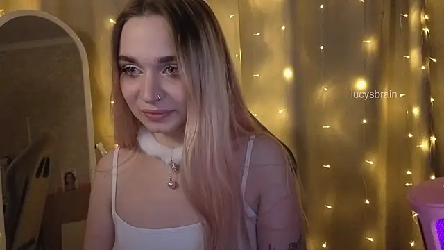 lani1funny: διαδικτυακό σόου στην κάμερα