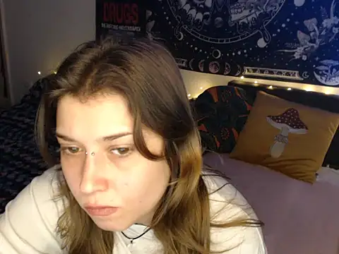 AlienforTwenty Live XXX-chat