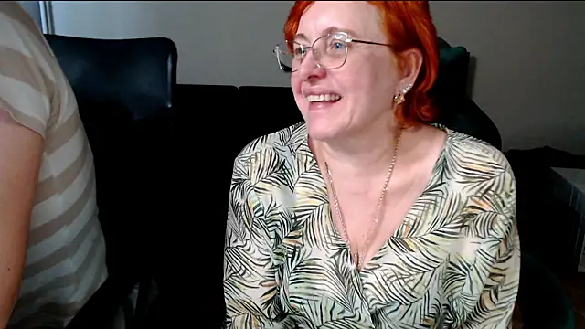 JoannaAndNeighbour's Live XXX Chat