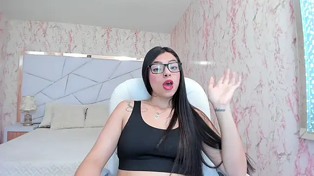 TiffanyMartinez élő XXX-chatje