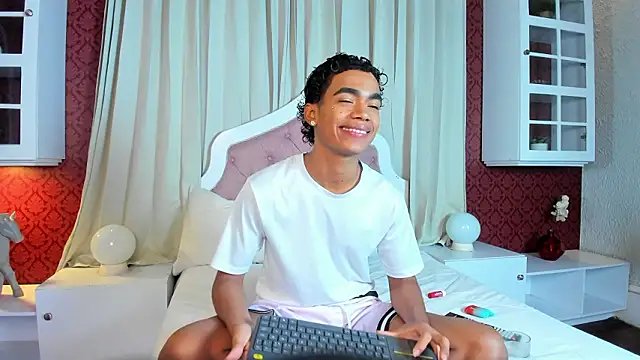 AlanCuteeのライブXXXチャット