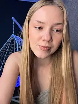 MilaMooneのライブXXXチャット