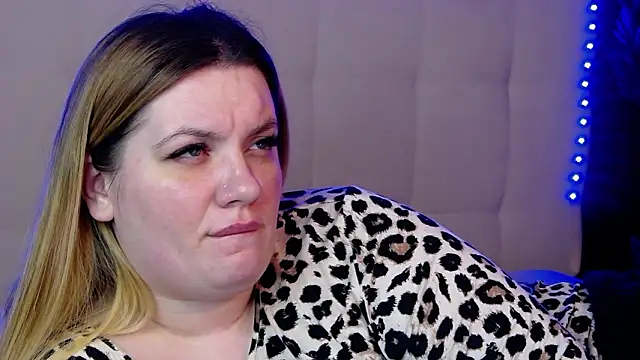 MelanieBrownn: διαδικτυακό σόου στην κάμερα