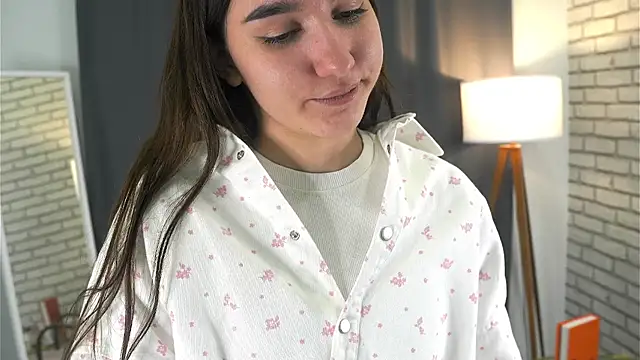 Show modela HermilaClap na web-kameri