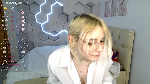 aliicemeow Adlı Modelin Canlı XXX Sohbeti