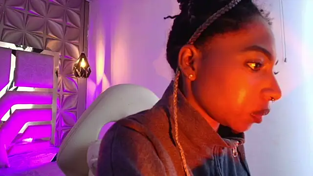 Queen_perla_ Live XXX Chat