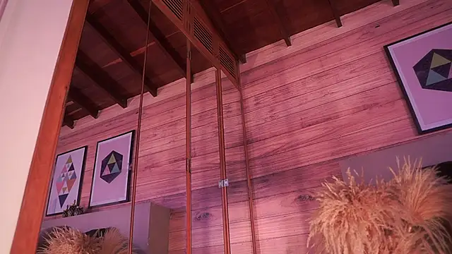 IzzyWild Adlı Modelin Canlı XXX Sohbeti