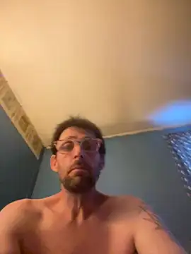 Thickerthenasnickerandkk élő XXX-chatje