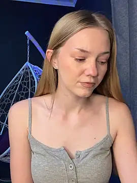 MilaMoonen Live XXX chat