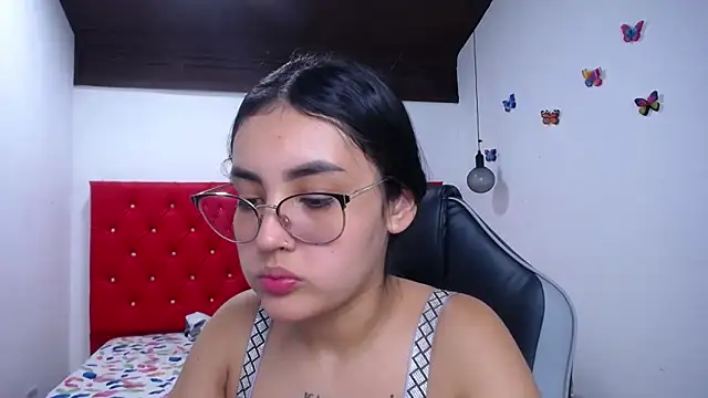 kathe-mills235 Adlı Modelin Canlı XXX Sohbeti