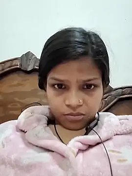 Komal0099: διαδικτυακό σόου στην κάμερα