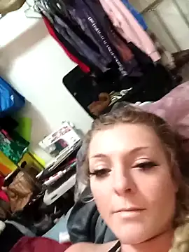 ticklemepinkk élő XXX-chatje