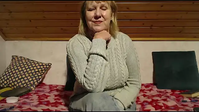 Nikole111: διαδικτυακό σόου στην κάμερα