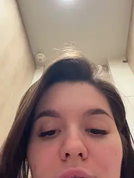 Xo_Laura Adlı Modelin Canlı XXX Sohbeti