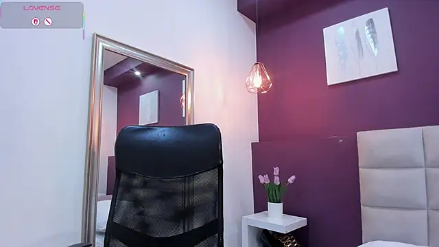 Chatroom XXX en direct de roxanamilf_