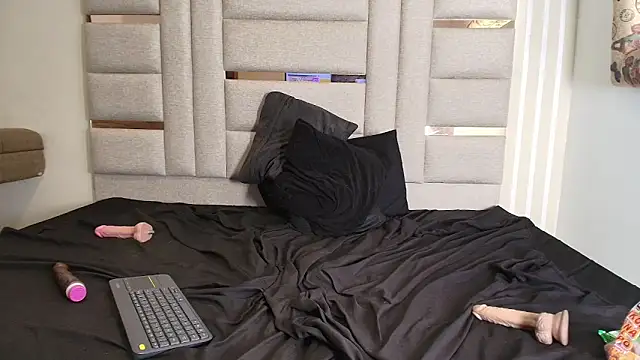 LittlePeach_'s Live XXX Chat