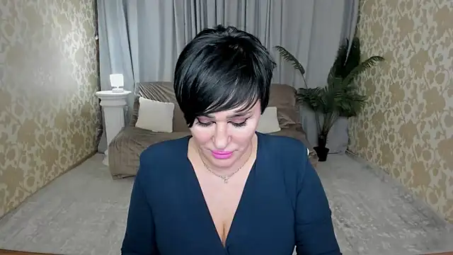 KiraTempt's Webcam Show