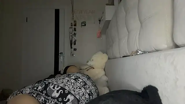 AriaMeire élő XXX-chatje