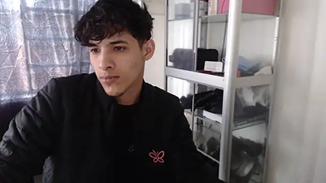 MaxStar26: διαδικτυακό σόου στην κάμερα