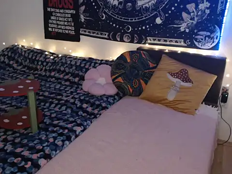 AlienforTwenty's Live XXX Chat