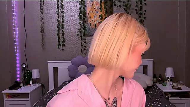 LlsabethHaze: διαδικτυακό σόου στην κάμερα