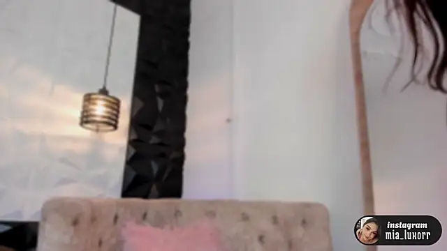 Онлайн чат XXX Mia_Luxor